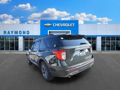Used 2022 Ford Explorer XLT w/ Equipment Group 202A AWD/4WD image 5