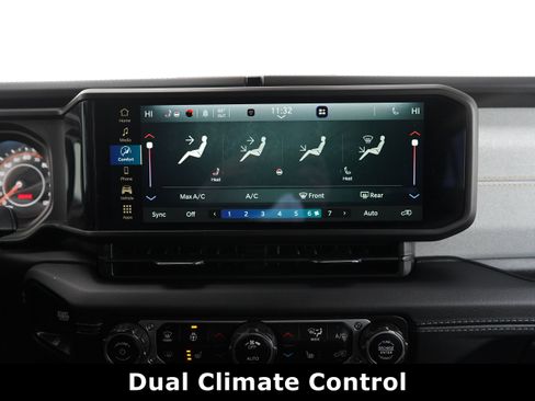 Used 2024 Jeep Wrangler Sahara image 7