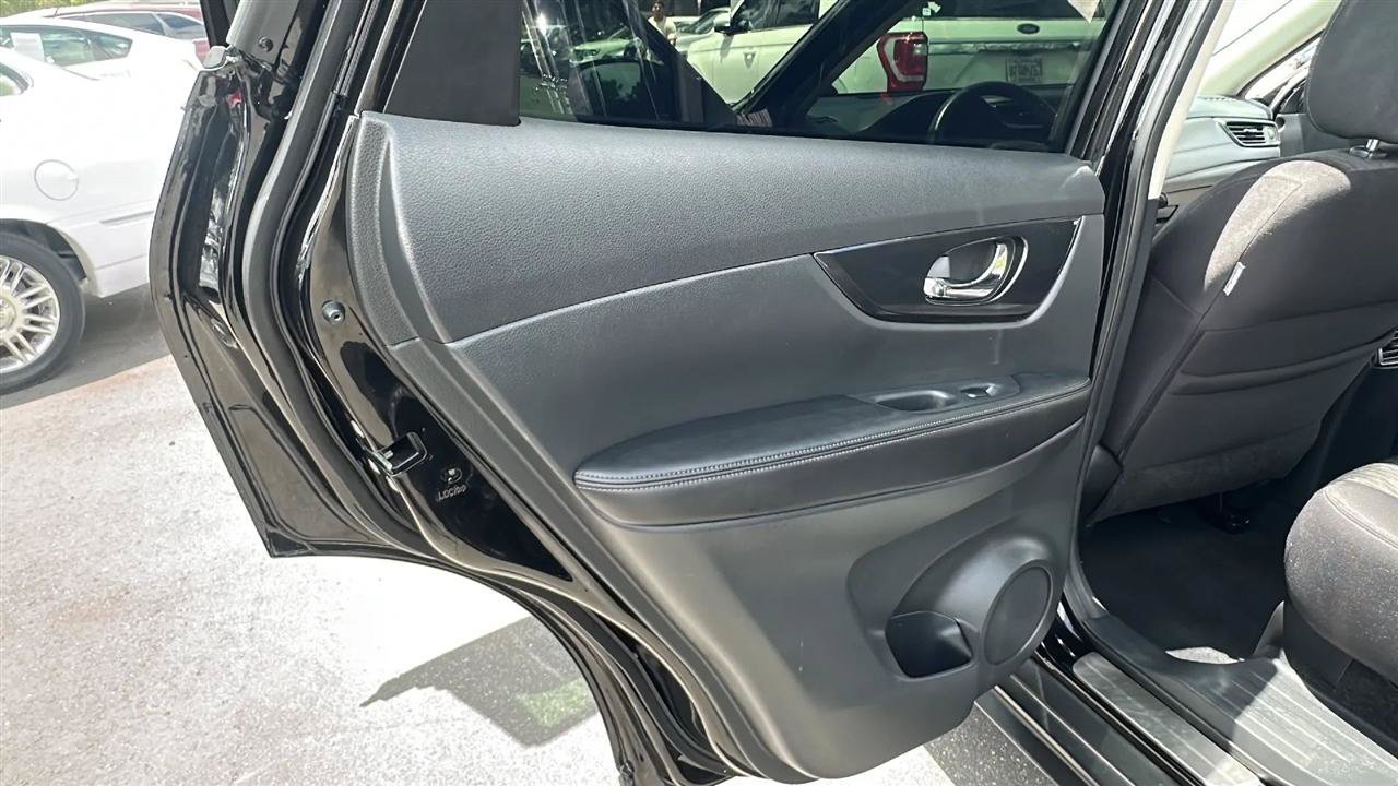 Used 2017 Nissan Rogue SV w/ Midnight Edition FWD image 19