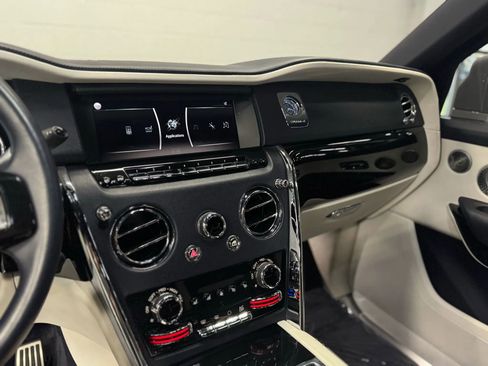 Used 2022 Rolls-Royce Cullinan image 16
