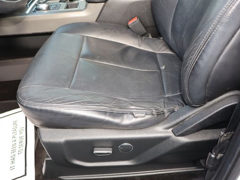 Used 2018 Ford Expedition XLT image 16