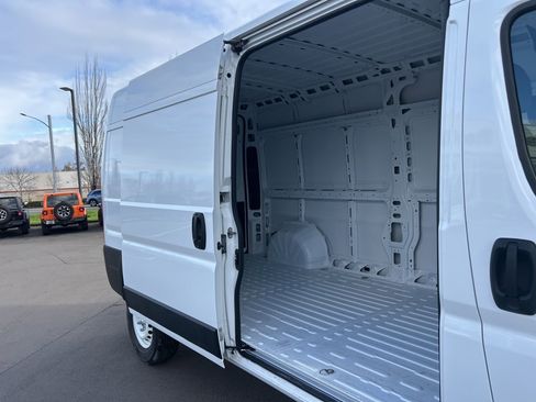 Used 2025 RAM ProMaster 2500 w/ Storage Group image 8