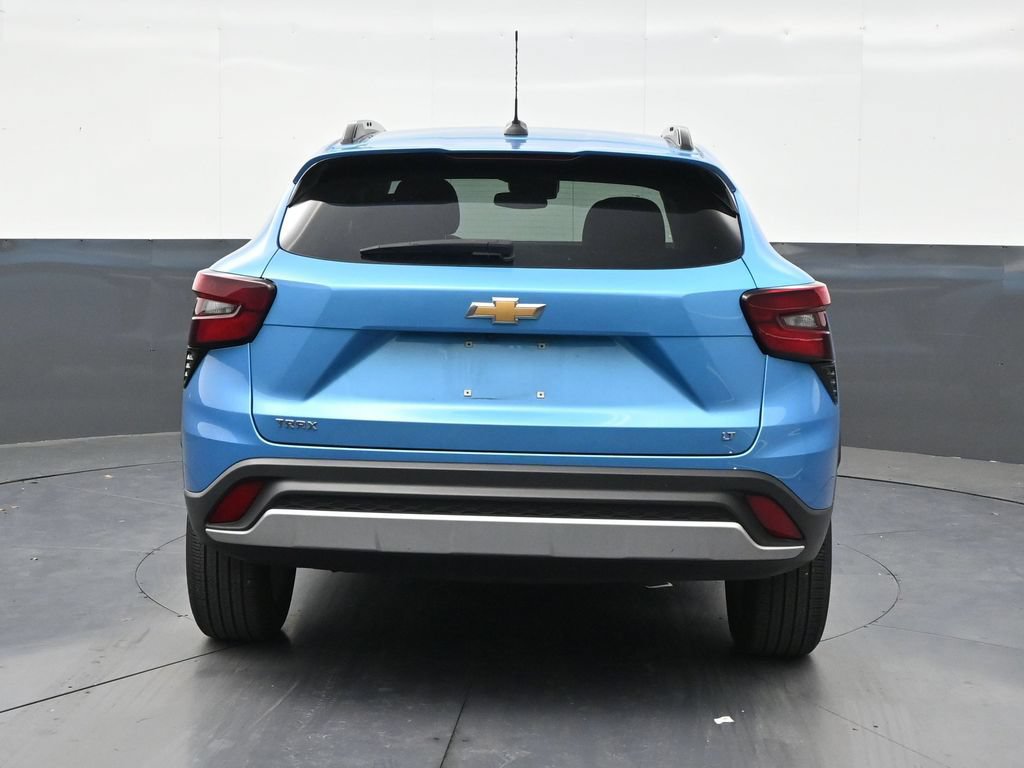 Used 2025 Chevrolet Trax LT w/ LT Convenience Package FWD image 4