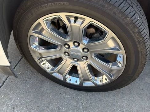 Used 2018 GMC Yukon Denali w/ Open Road Package AWD/4WD image 5