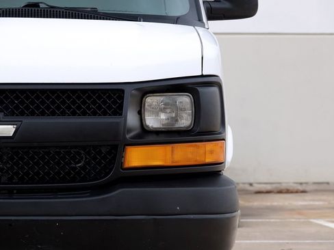 Used 2012 Chevrolet Express 2500 w/ Cold Climate Package image 18