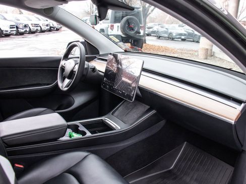 Used 2021 Tesla Model Y Long Range image 16