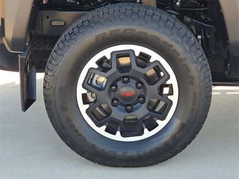 Used 2024 Toyota Tacoma TRD Off-Road image 9