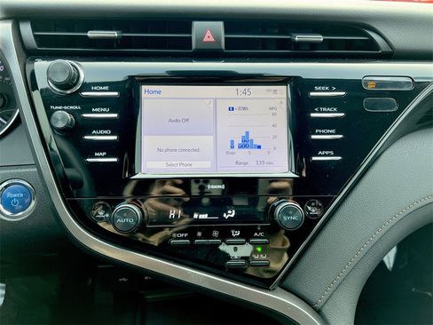 Used 2020 Toyota Camry LE image 13