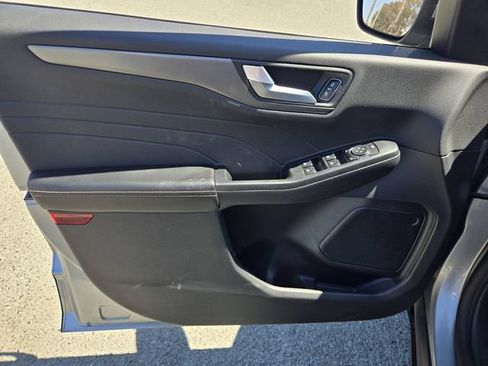 Used 2024 Ford Escape SE FWD image 16