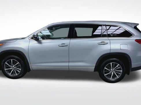 Used 2018 Toyota Highlander XLE AWD/4WD image 5