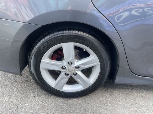 Used 2012 Toyota Camry SE FWD image 12