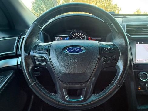 Used 2017 Ford Explorer XLT w/ Equipment Group 202A image 22