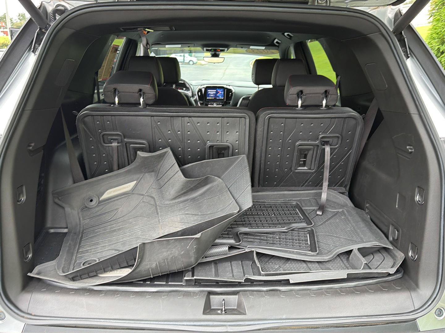 Used 2023 Chevrolet Traverse RS w/ LPO, Floor Liner Package FWD image 33