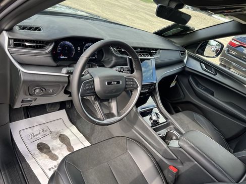 New 2025 Jeep Grand Cherokee Altitude image 25