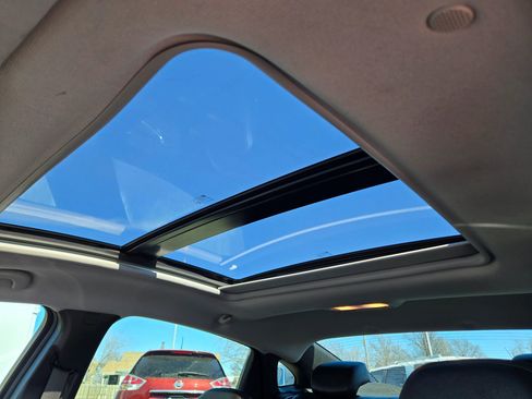 Used 2018 Chevrolet Malibu Hybrid Sedan 4D w/ Leather Package image 42