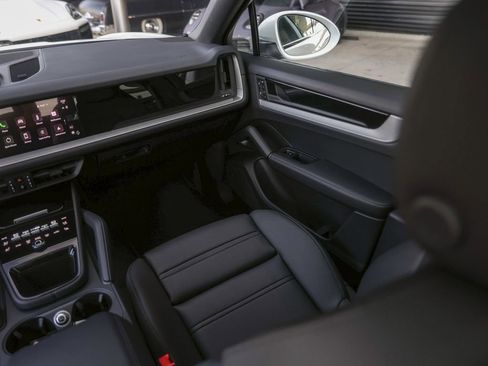 New 2025 Porsche Cayenne Coupe image 34