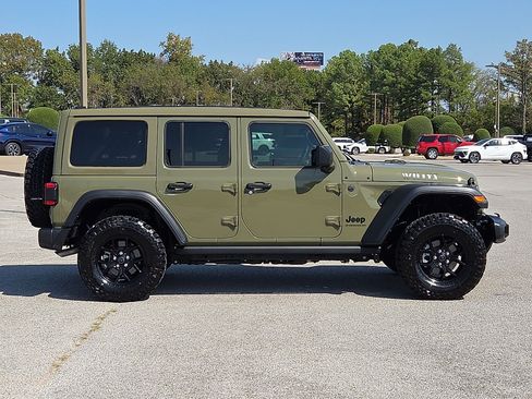 Used 2025 Jeep Wrangler Unlimited Sport AWD/4WD image 6
