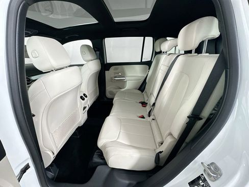 Used 2026 Mercedes-Benz GLB 250 4MATIC image 24
