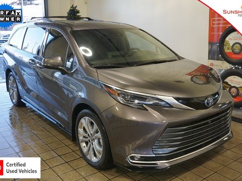 Used 2024 Toyota Sienna Platinum image 1
