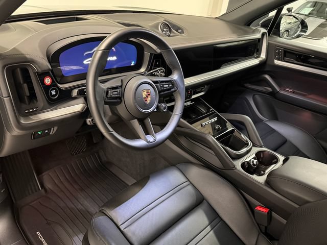 Certified 2025 Porsche Cayenne E-Hybrid w/ Premium Package Plus AWD/4WD image 4
