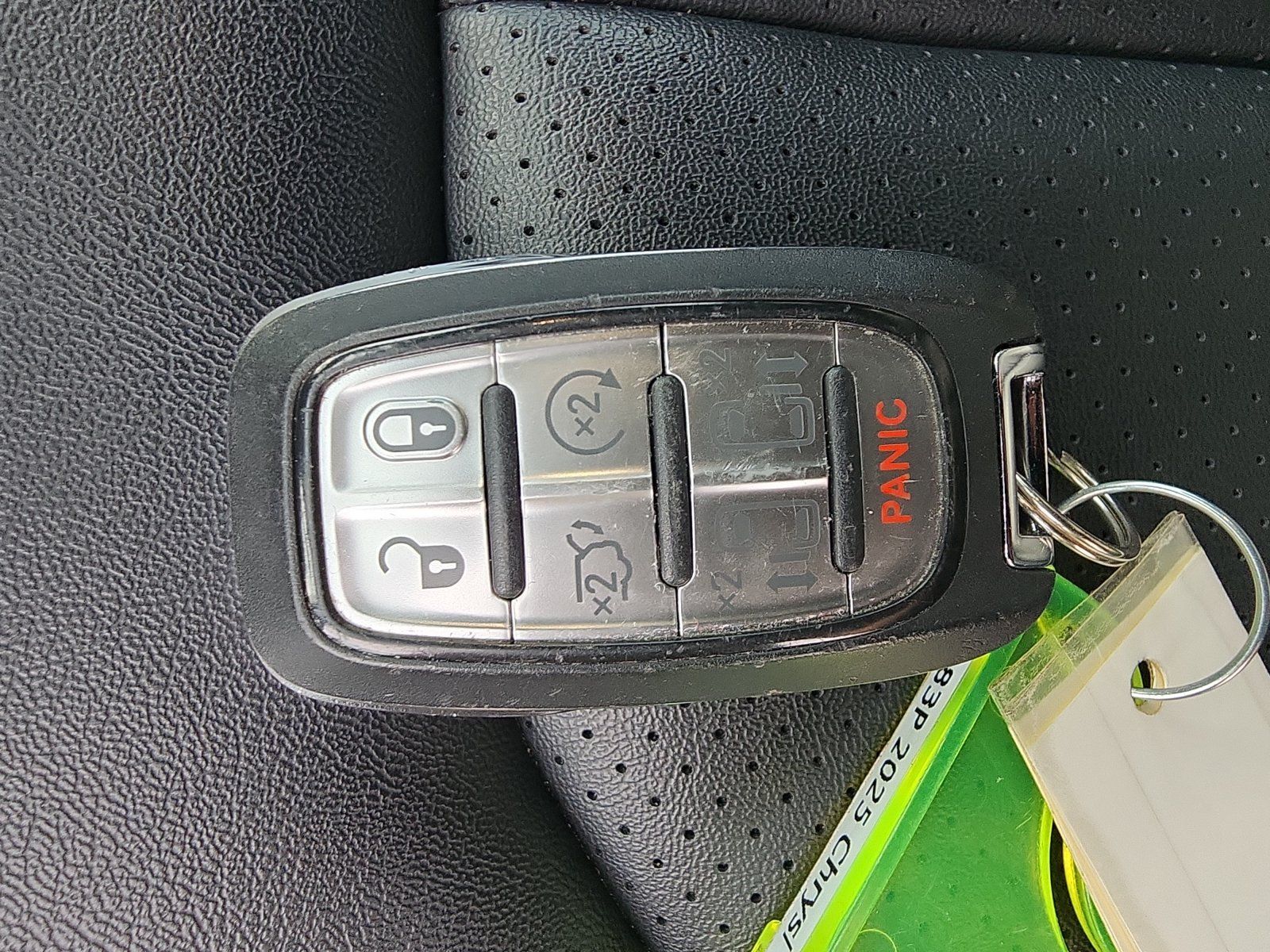 Used 2025 Chrysler Pacifica Select FWD image 26