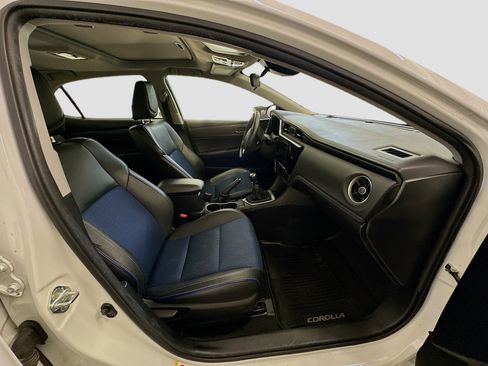Used 2018 Toyota Corolla SE FWD image 32