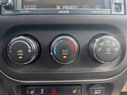 Used 2014 Jeep Compass Latitude AWD/4WD image 23