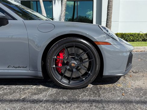 Used 2025 Porsche 911 Carrera GTS image 3