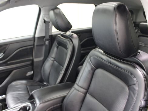 Used 2022 Lincoln Corsair AWD w/ Premium Package image 4