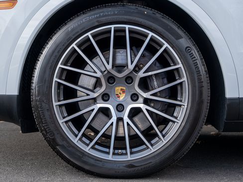 Certified 2023 Porsche Cayenne Coupe image 12