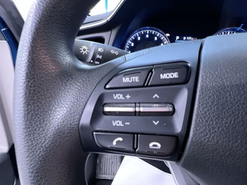 Used 2020 Hyundai Elantra SE FWD image 20