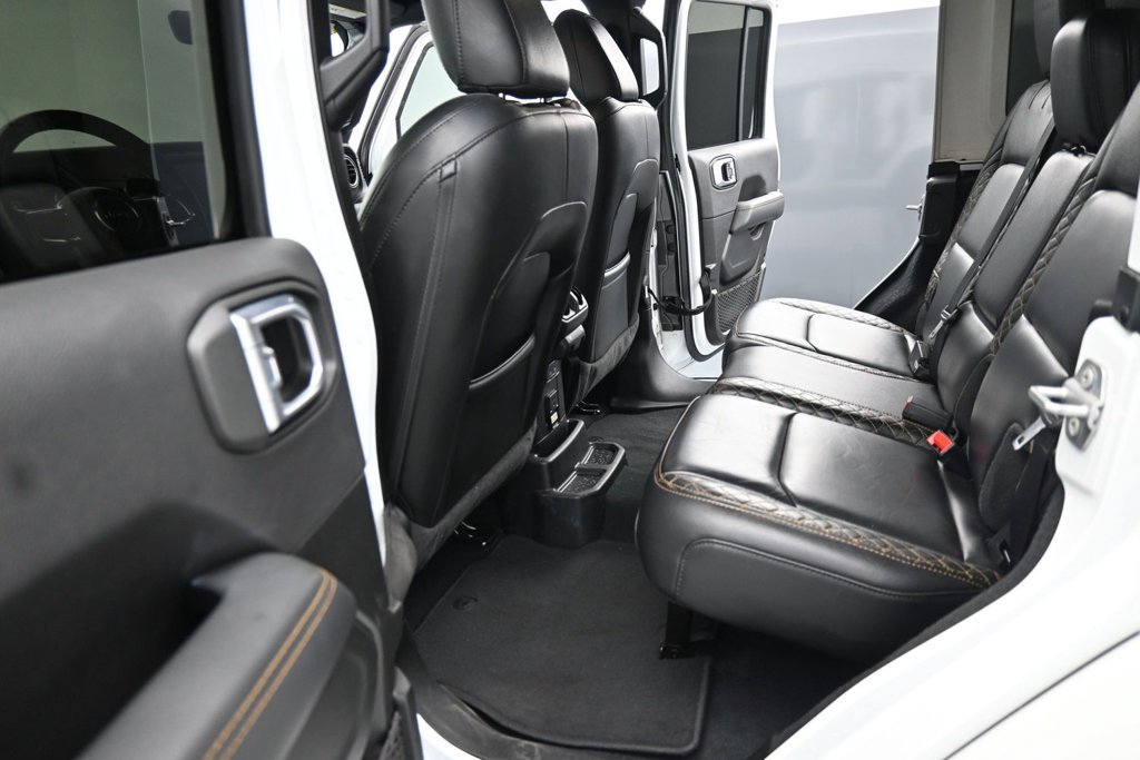 Used 2022 Jeep Wrangler Unlimited Sahara AWD/4WD image 16