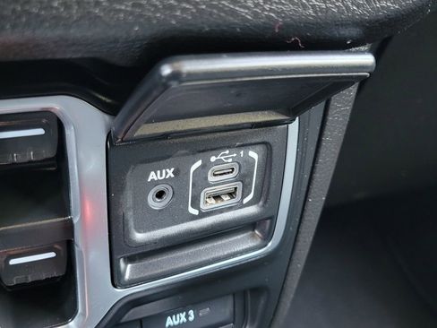 Used 2025 Jeep Wrangler Unlimited Sport AWD/4WD image 13