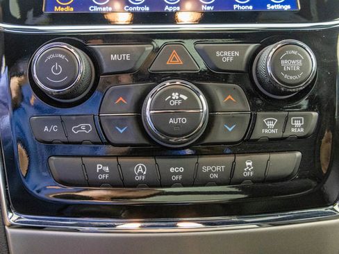 Used 2022 Jeep Grand Cherokee Limited AWD/4WD image 28