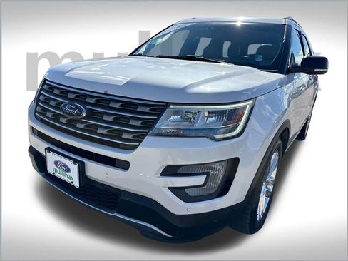 Used 2017 Ford Explorer XLT w/ Equipment Group 202A image 11