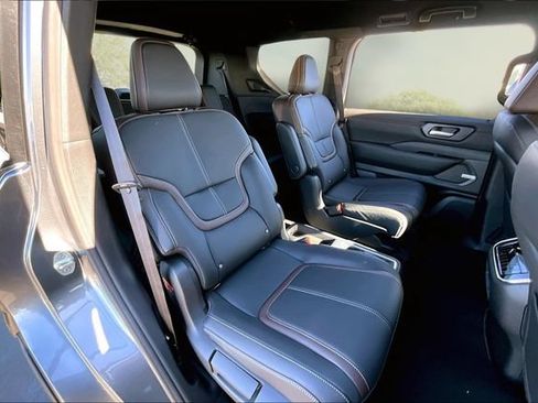 New 2026 Nissan Armada SL w/ Captain's Chari Seat Package AWD/4WD image 9