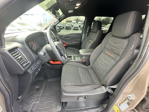 Used 2023 Nissan Frontier PRO-4X w/ Technology Package image 11