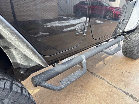 Used 2017 Jeep Wrangler Unlimited Rubicon image 9