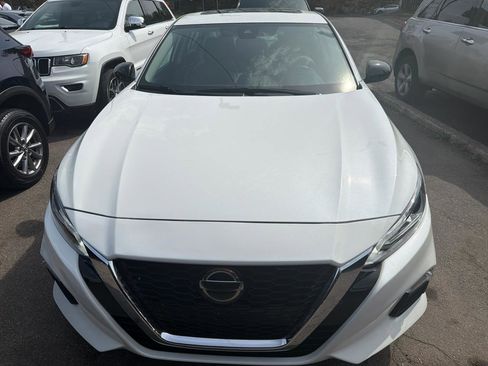 Used 2020 Nissan Altima 2.5 SR w/ Premium Package image 2