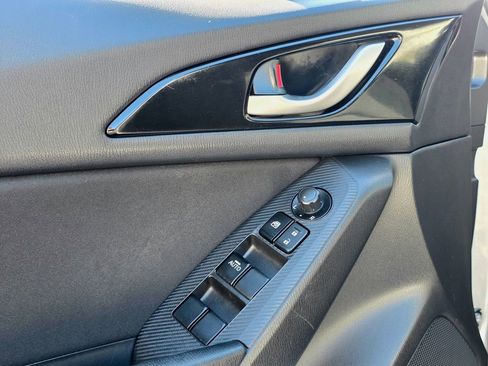 Used 2014 MAZDA MAZDA3 i Sport image 10