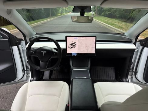 Used 2022 Tesla Model Y Long Range AWD/4WD image 14