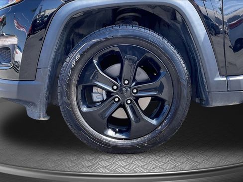 Used 2018 Jeep Compass Latitude w/ Popular Equipment Group FWD image 9