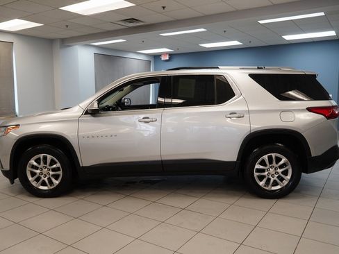Used 2018 Chevrolet Traverse LT image 2