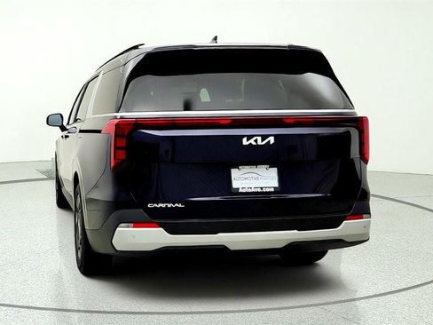 Used 2025 Kia Carnival EX FWD image 6