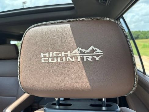 Used 2021 Chevrolet Suburban High Country AWD/4WD image 10
