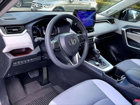 Used 2025 Toyota RAV4 Limited image 17