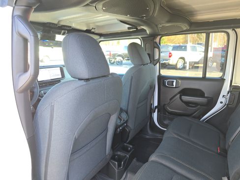 Used 2024 Jeep Wrangler Sport S image 16