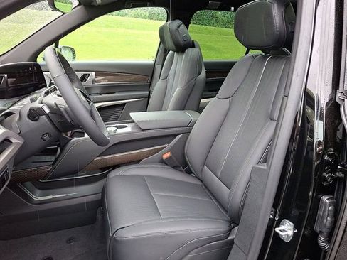 New 2026 Cadillac Vistiq Luxury w/ LPO, Floor Liner Package image 9