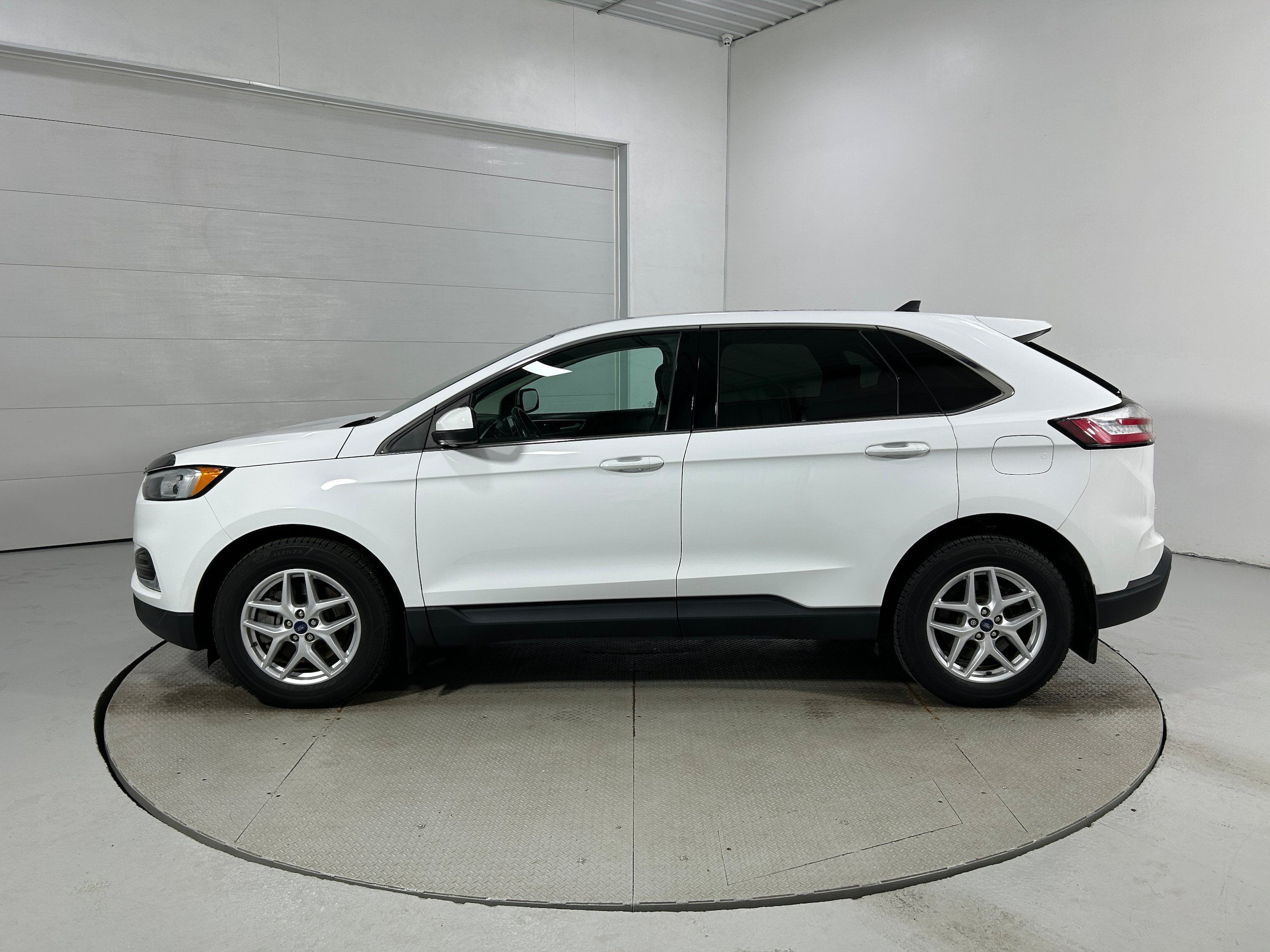 Used 2021 Ford Edge SEL w/ Convenience Package AWD/4WD image 19