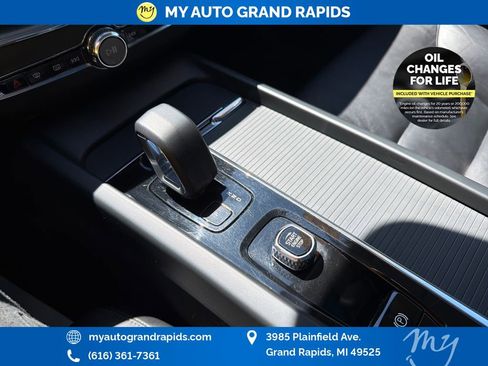 Used 2023 Volvo XC60 B5 Core AWD/4WD image 24